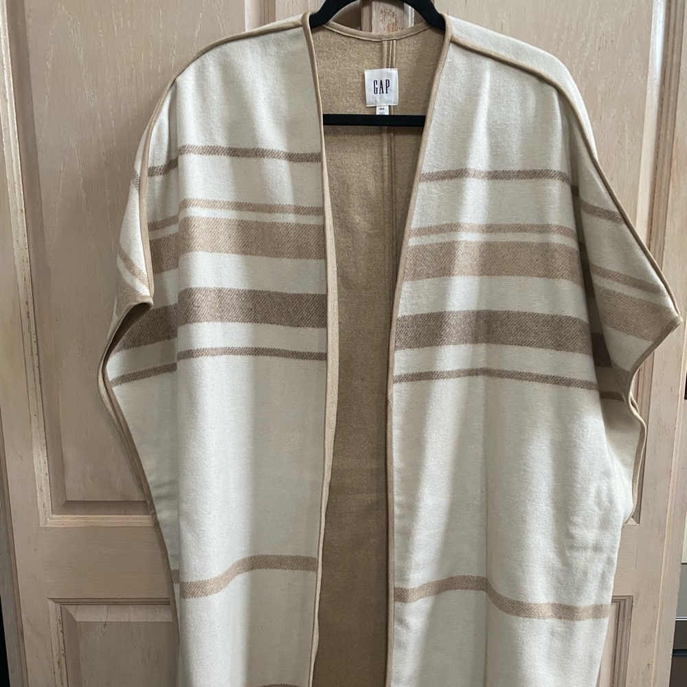 Women’s Gap Wool Poncho Cape Size XS/S but fits like a M